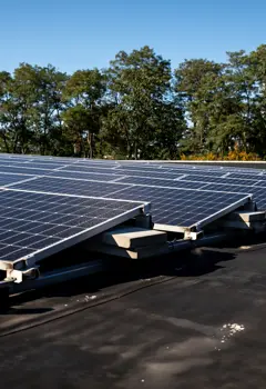 Zonnepanelen op grote daken